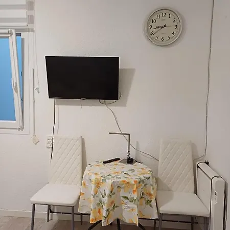 Estudio Sin Cocina En 公寓 *
